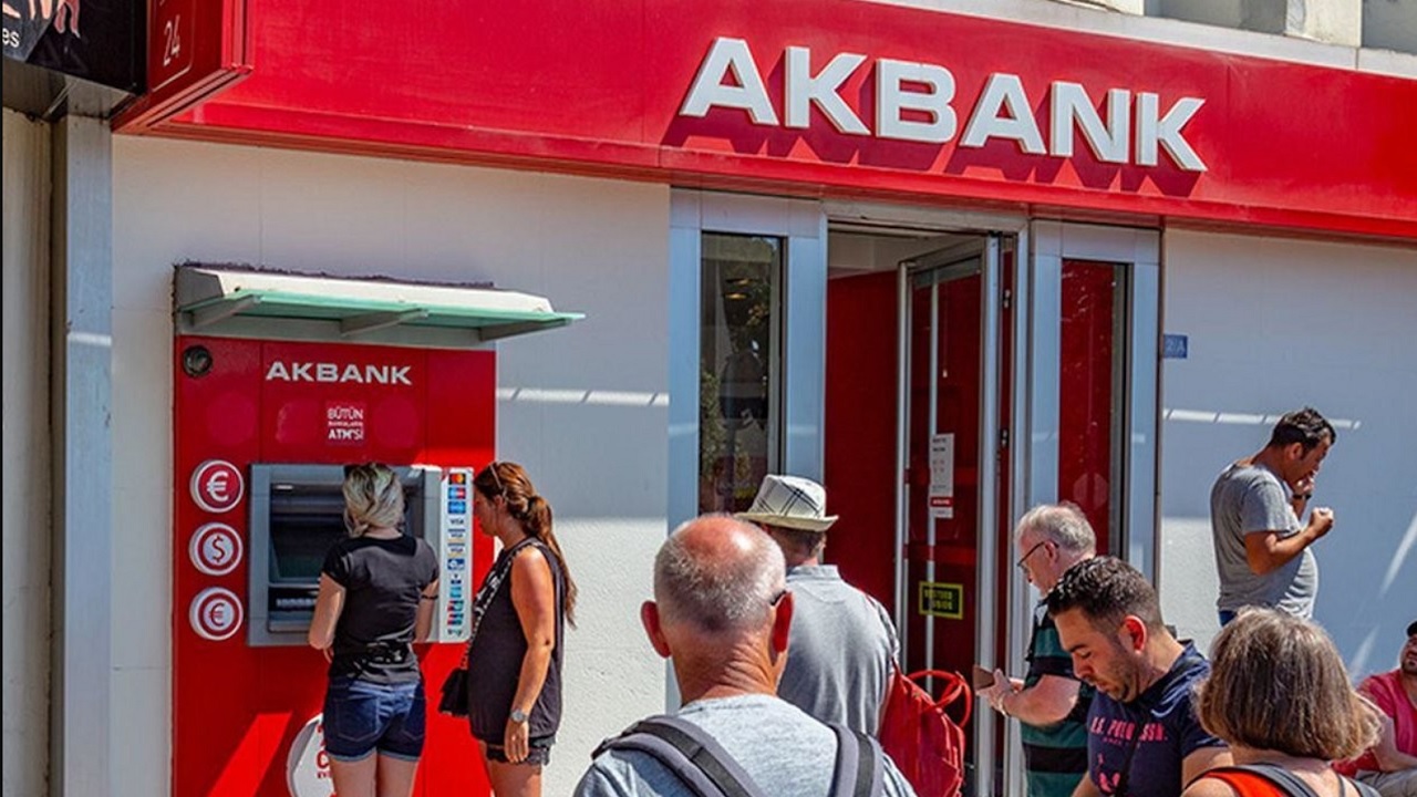 Akbank'tan Emeklilere Mutlu Edecek Haber! Emekliye 7000 Lira Promosyon! Başvuran Bütün Emeklilere 20.000 TL Nakit Ödeme Yapacak