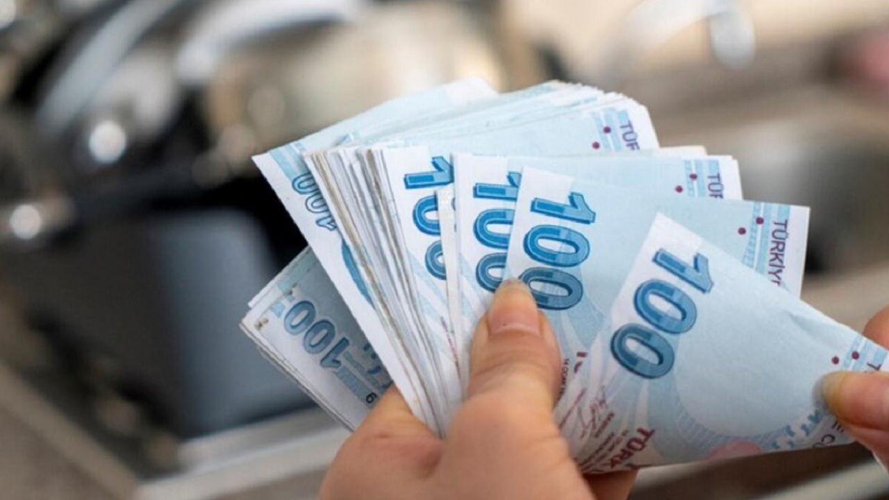 MÜJDE! Çocuğu olanlar yaşadı! Hükümet resmen açıkladı: 1610 TL yardım yapacak! PTT'ye giden alacak