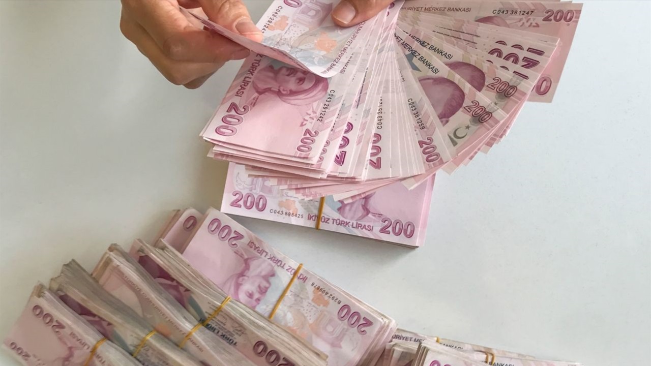 Milyonlarca emekliyi heyecanlandıran gelişme: 5 bin liralık ikramiye ödemesinde müjdeli haber...