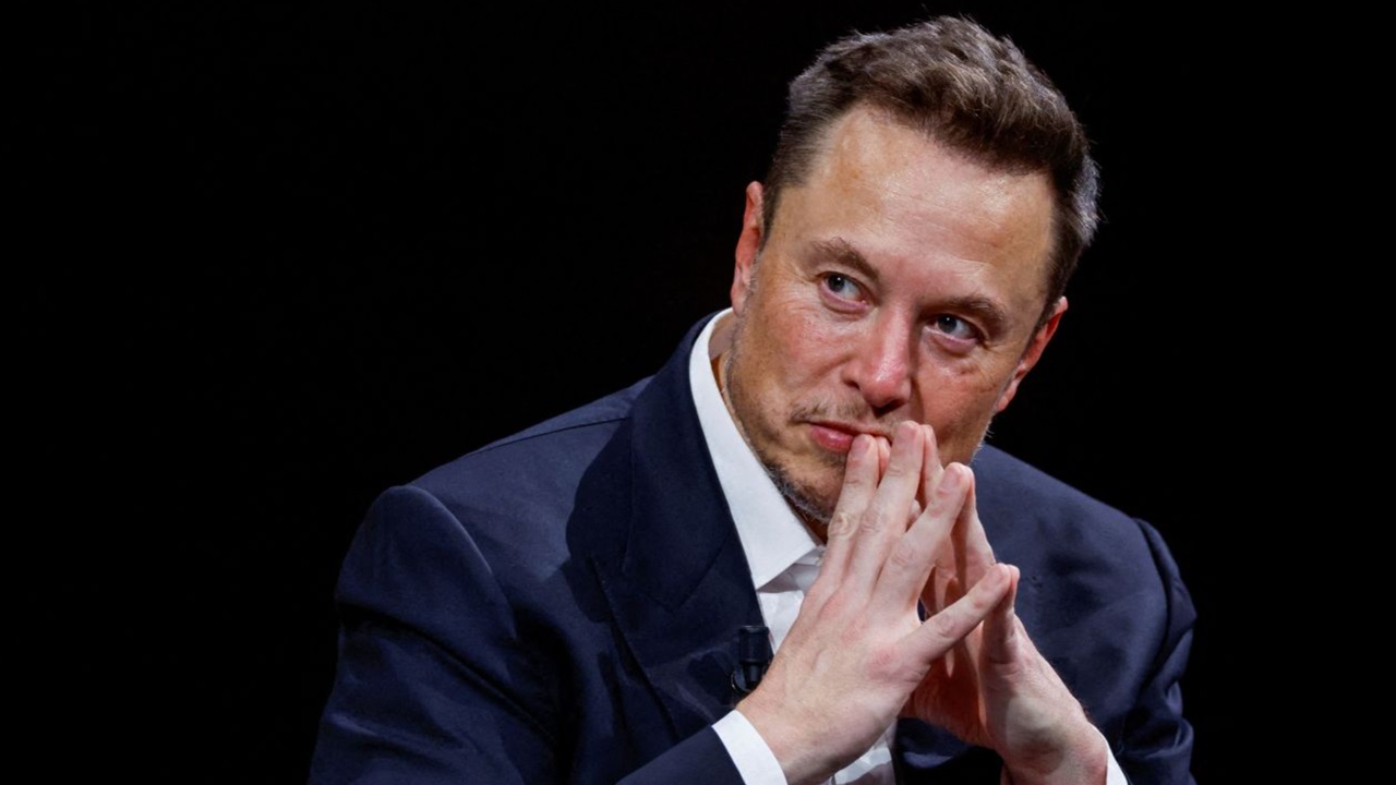 Elon Musk elektrikli otomobil devi Tesla için 2 milyar dolarlık fabrikayı o ülkeye açıyor