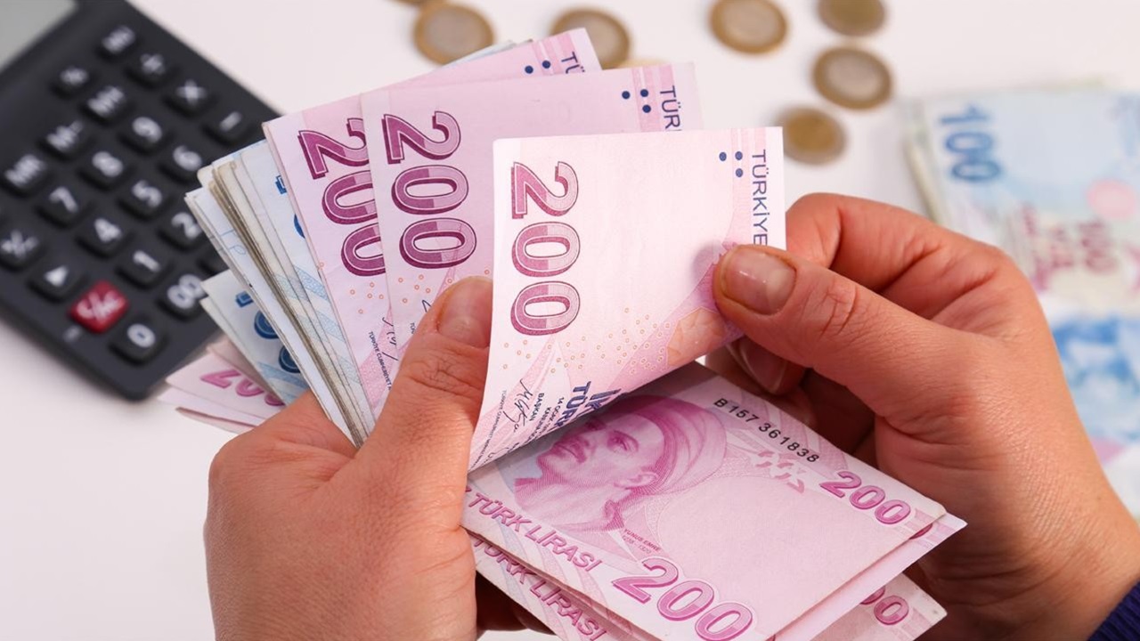 Milyonlarca emeklinin maaşlarında yeni maaş tablosu DEĞİŞTİ: SSK, Bağkur ve memur emekli maaşları ne kadar?