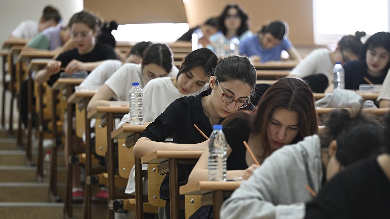 Öğrenciler Alarmda! YKS’ye Sayılı Günler Kaldı: Geri Sayım Başladı!