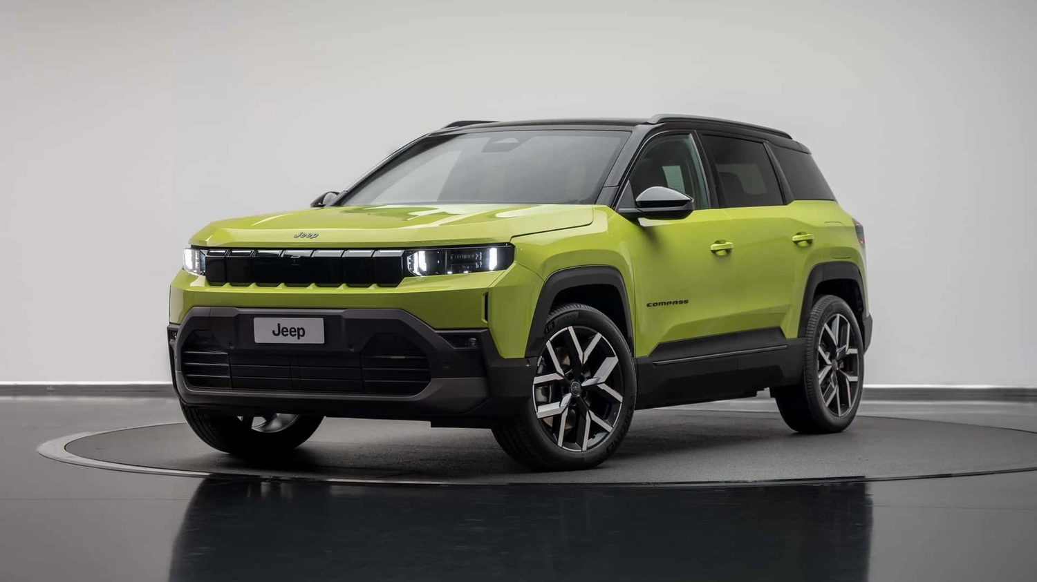 Yeni Otomobil Jeep Compass Tanıtıldı! Hibrit ve Tamamen Elektrikli Versiyonlarıyla Geliyor