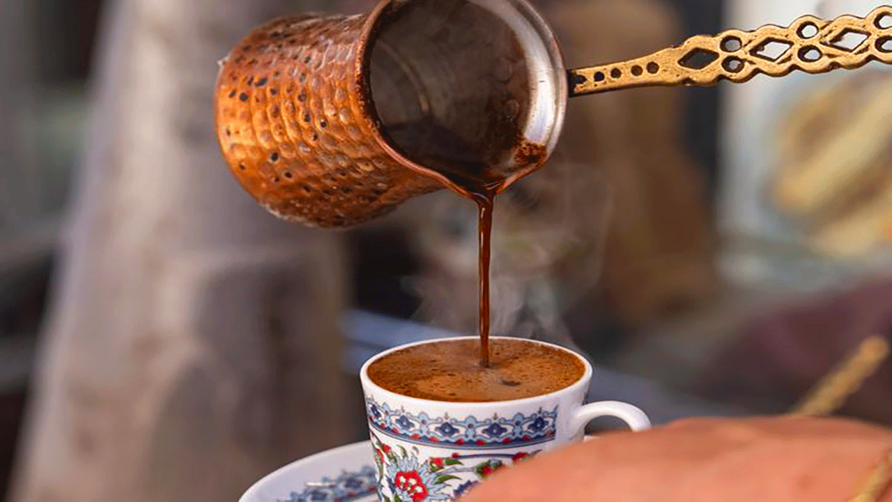 Kahvenizi sakın böyle içmeyin! Sağlığınızı Sessizce Etkiliyor… İşte En Doğru Kahve Tüketim Yolu