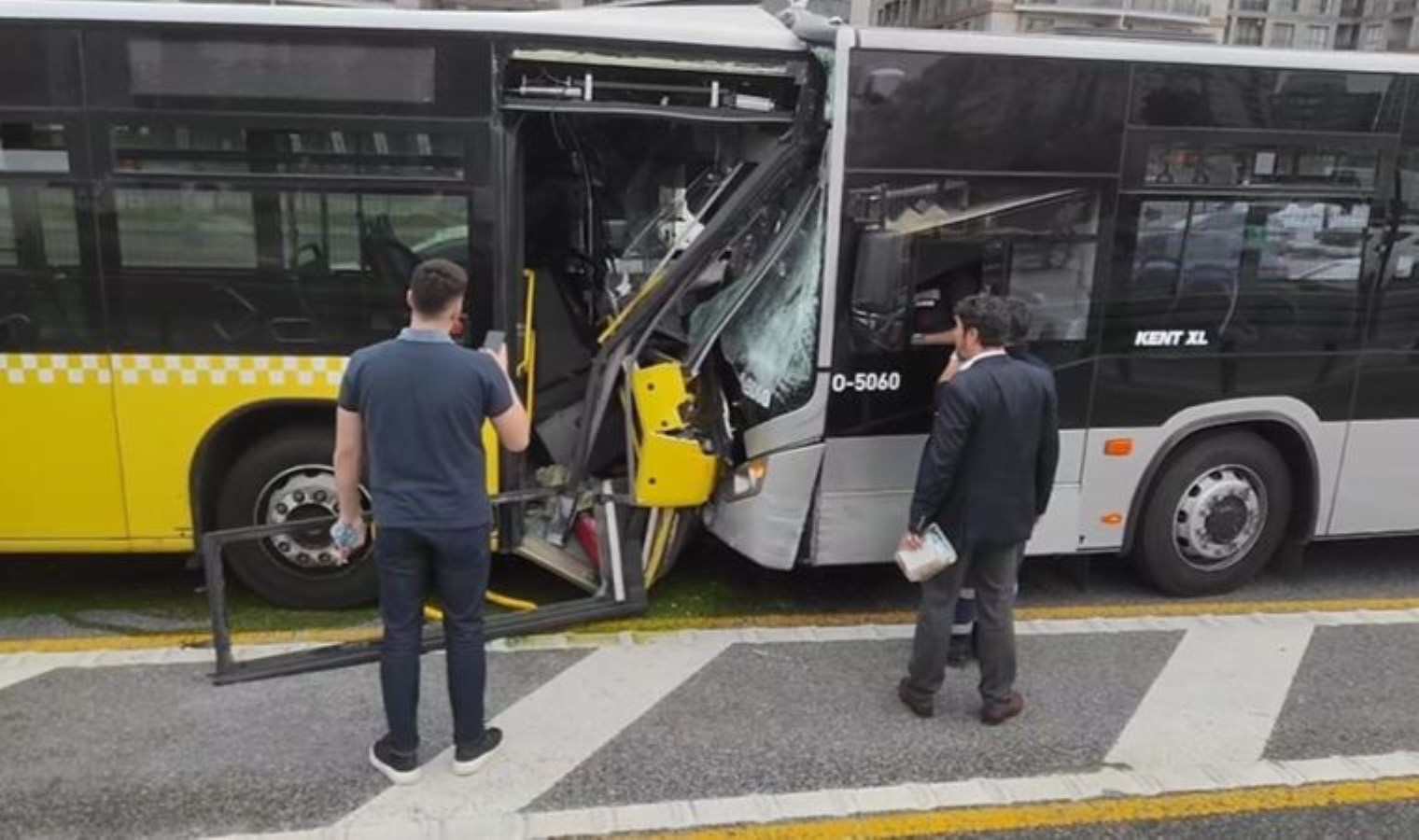Beylikdüzü'nde Metrobüs Faciası: 1 Ölü, 40 Yaralı