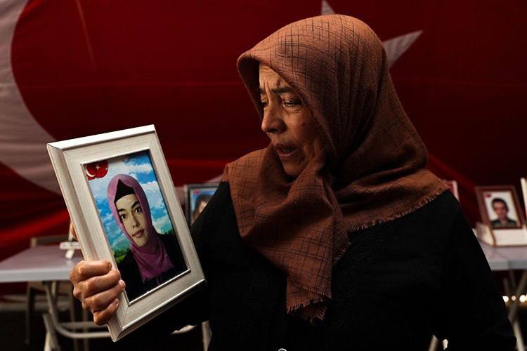 PKK'nın Fesih Kararı Diyarbakır Annelerine Umut Oldu: "Evlatlarımız Dönecek"