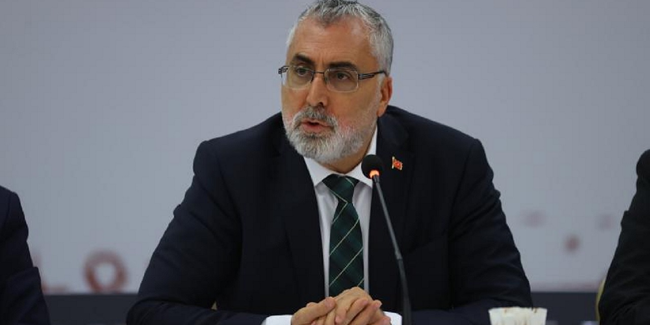 Son Dakika Açıklandı! Asgari Ücreti Ara Zam Geliyor Mu? Ev Hanımlarına Emeklilik Müjdesi Verildi Mi? İşte Bakan Işıkhan'ın Açıklamaları...