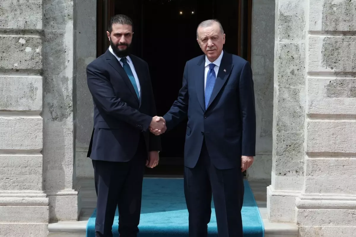 Erdoğan ile Suriye Lideri Şara’dan Dolmabahçe'de Yıllar Sonra İlk Temas