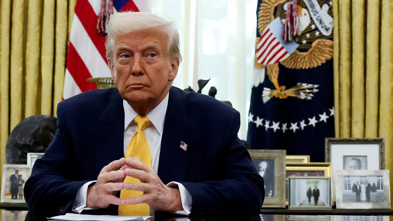 trumptan-fede-faiz-indirimi-cagrisi-dogru-olani-yapin.webp