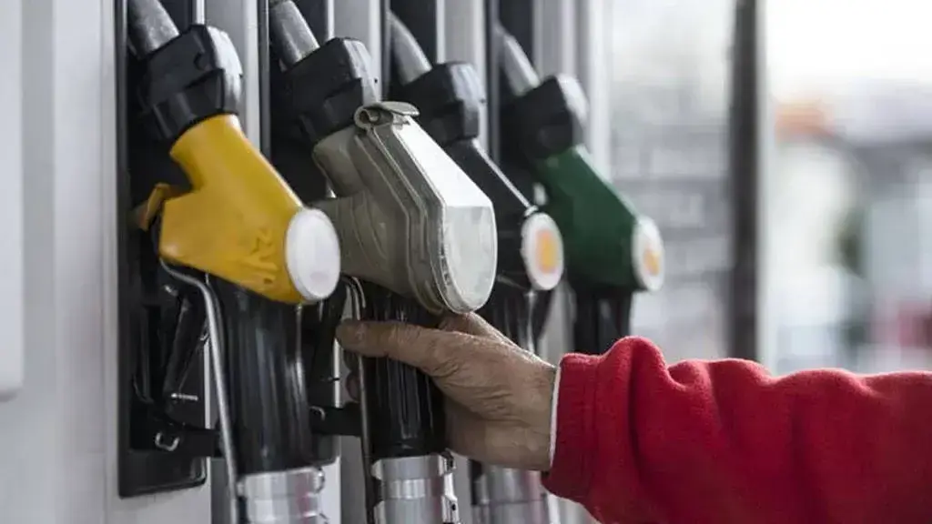akaryakit-fiyatlari-3-nisan-2025-akaryakit-benzin-motorin-lpg-fiyati-zam-indirim-geldi-mi-1.webp