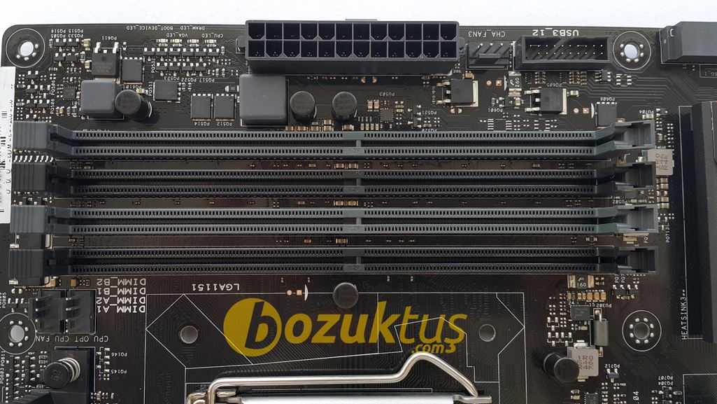 Asus Z170 Pro Gaming DDR4 bellek slotları